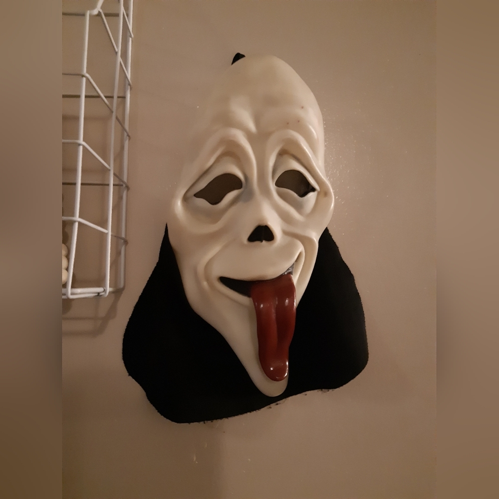 Scary Movie Mask - Picture 13 of 14